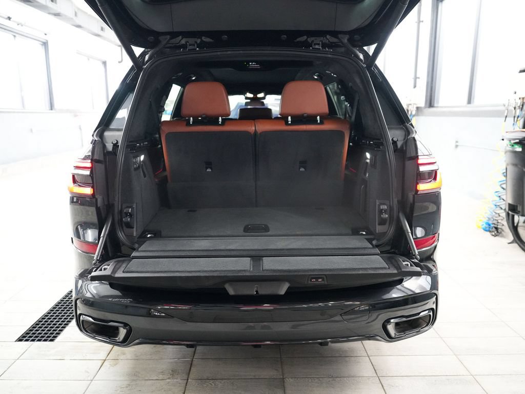 Used 2023 BMW X7 xDrive40i w/ M Sport Package AWD/4WD image 47