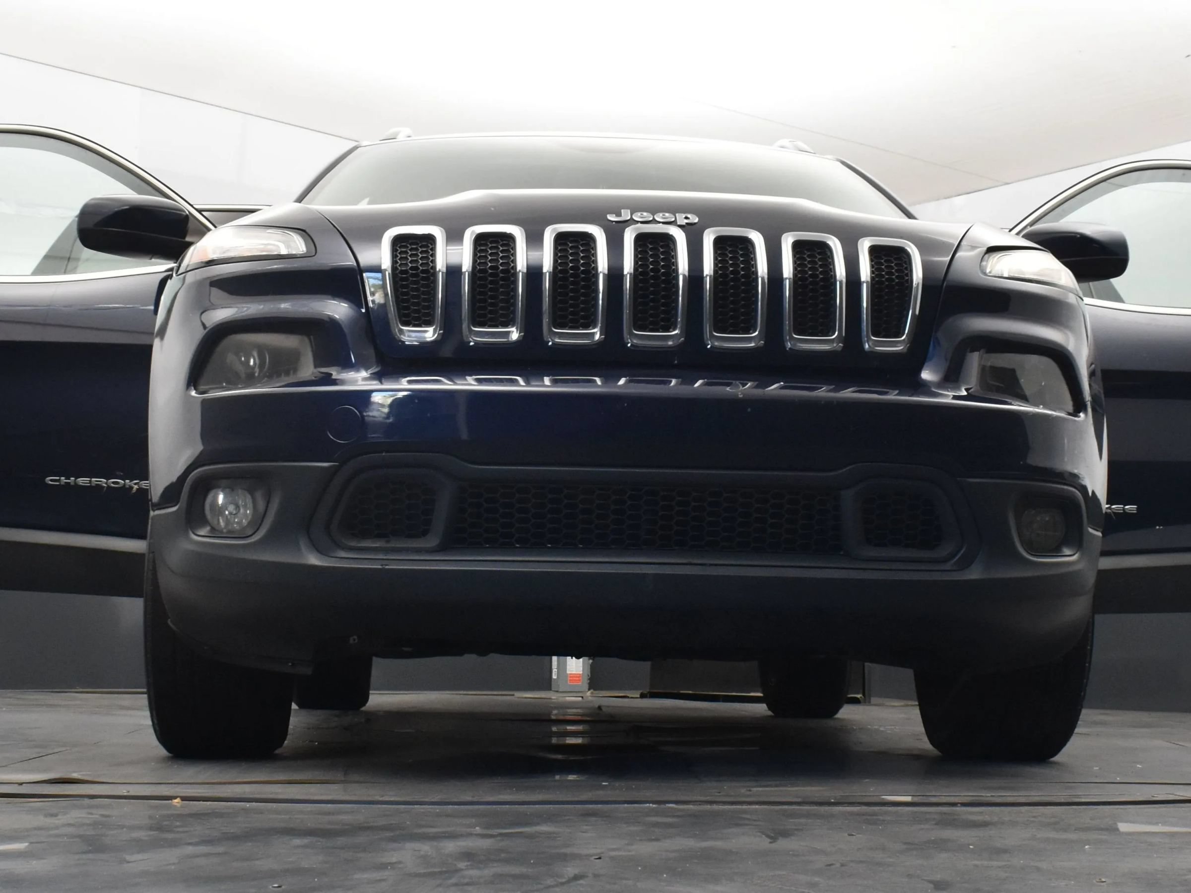 Used 2014 Jeep Cherokee Latitude w/ Cold Weather Group AWD/4WD image 10