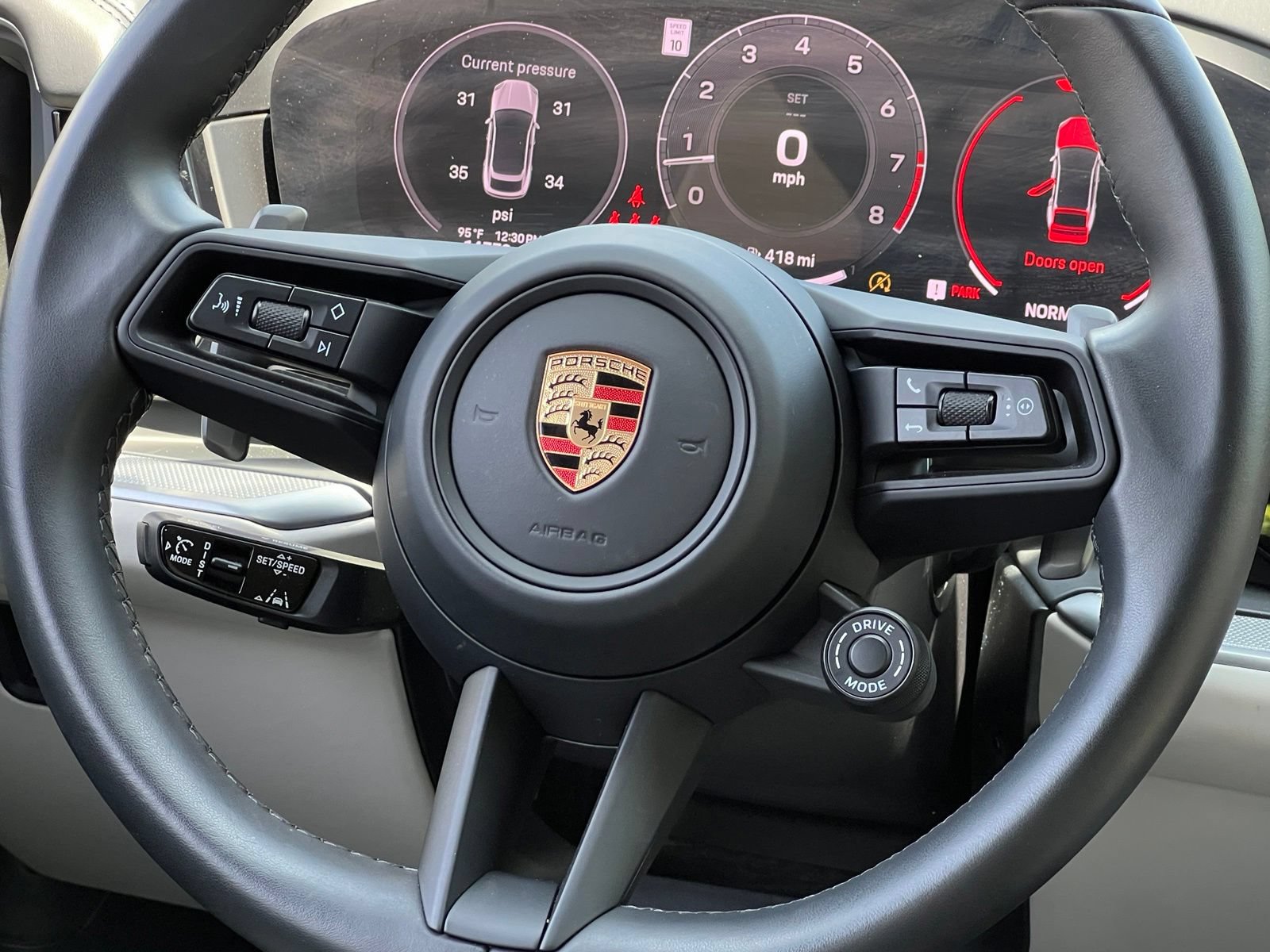 Certified 2024 Porsche Cayenne S AWD/4WD image 25