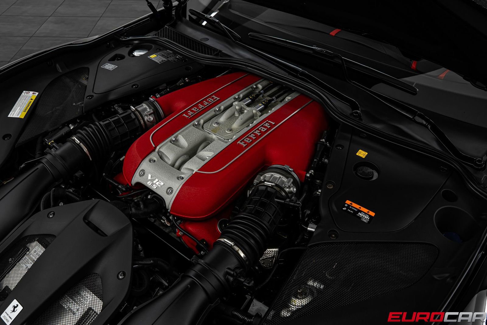 Used 2020 Ferrari 812 Superfast RWD image 10