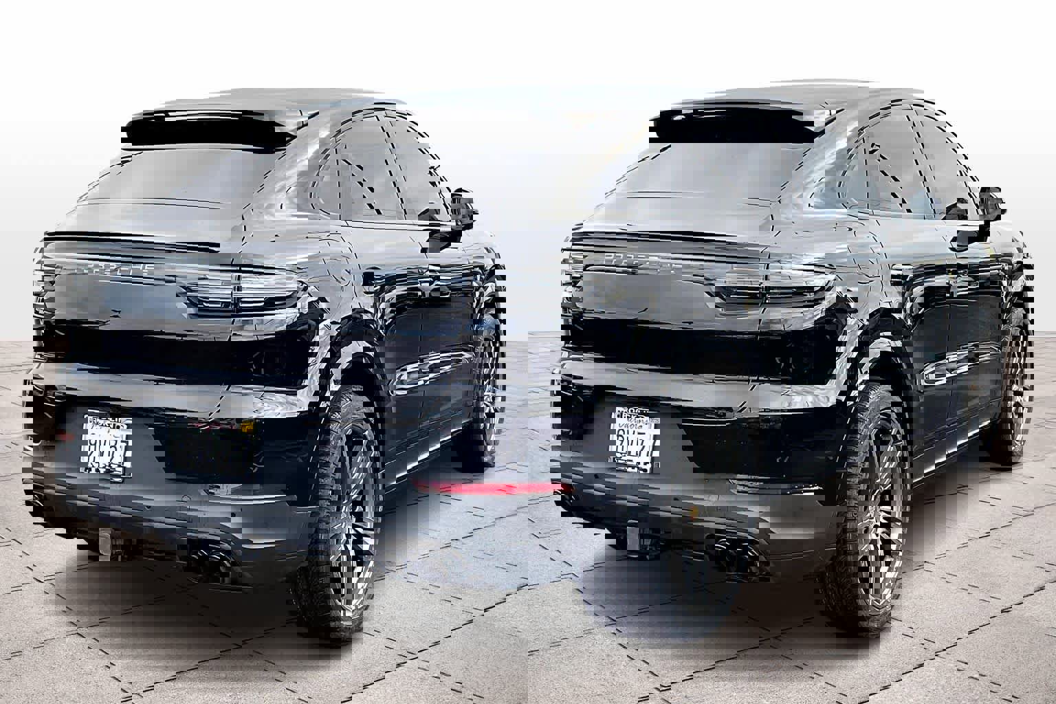 Used 2023 Porsche Cayenne Coupe image 13