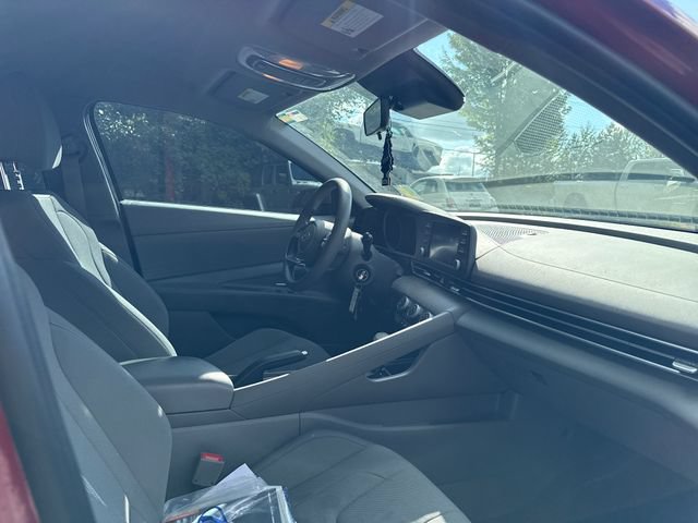 Used 2022 Hyundai Elantra SE FWD image 9