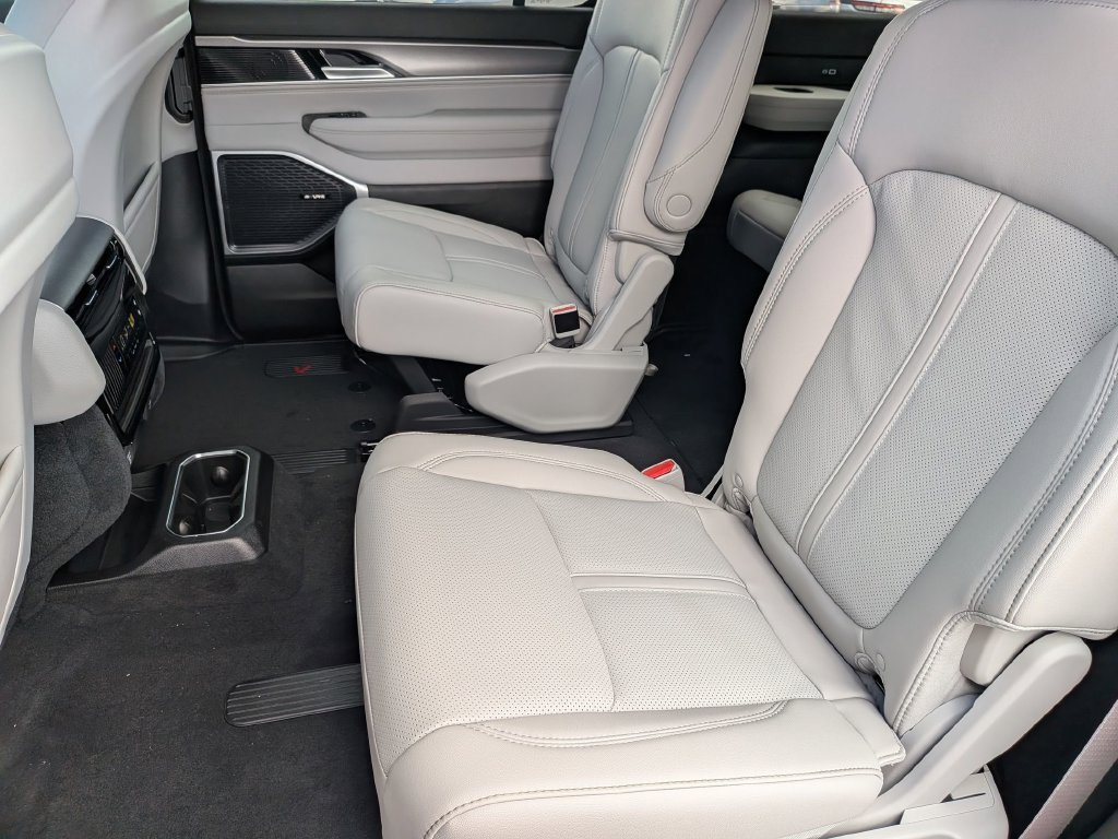 New 2026 Jeep Grand Wagoneer 4WD image 25