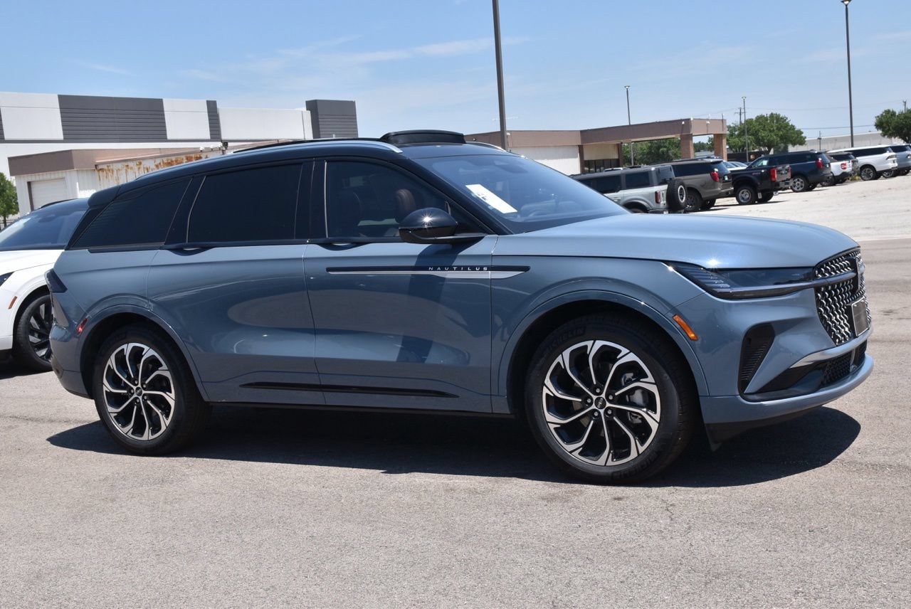 New 2026 Lincoln Nautilus Reserve AWD/4WD image 11