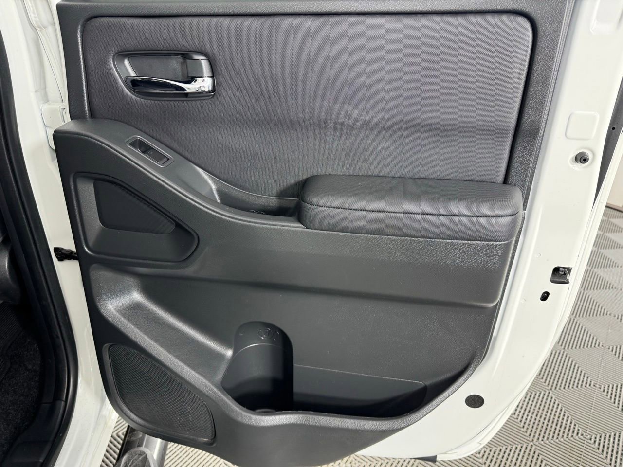 Used 2024 Nissan Frontier SV image 26