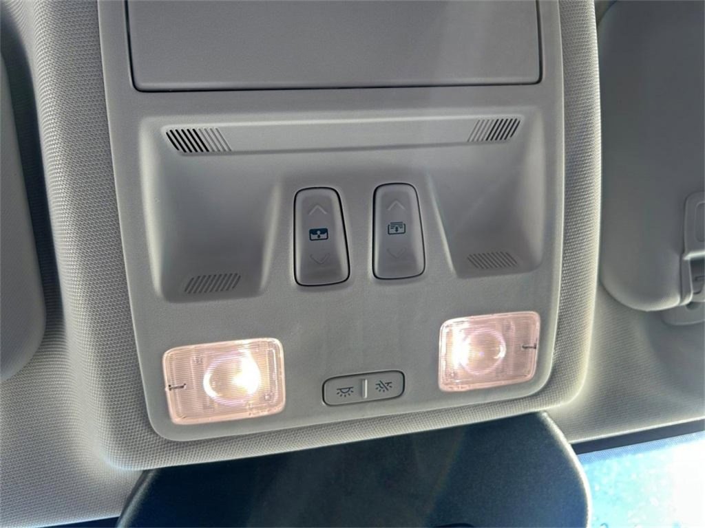 Used 2025 Ford Escape SE w/ Class II Trailer Tow Package image 24