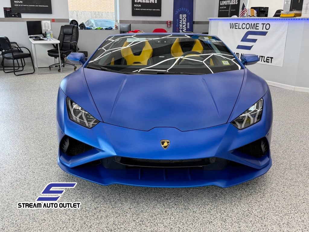 Used 2022 Lamborghini Huracan EVO RWD image 2