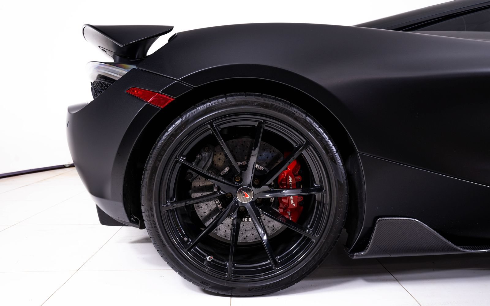 Used 2019 McLaren 720S Performance RWD image 18