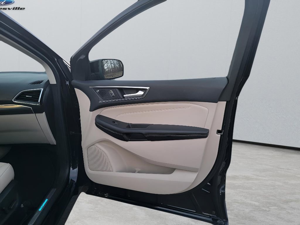 Used 2020 Ford Edge Titanium image 35