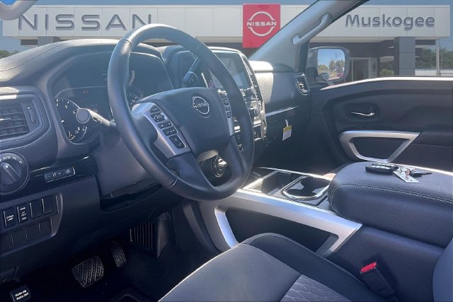 Used 2024 Nissan Titan SV w/ SV Convenience Package AWD/4WD image 18