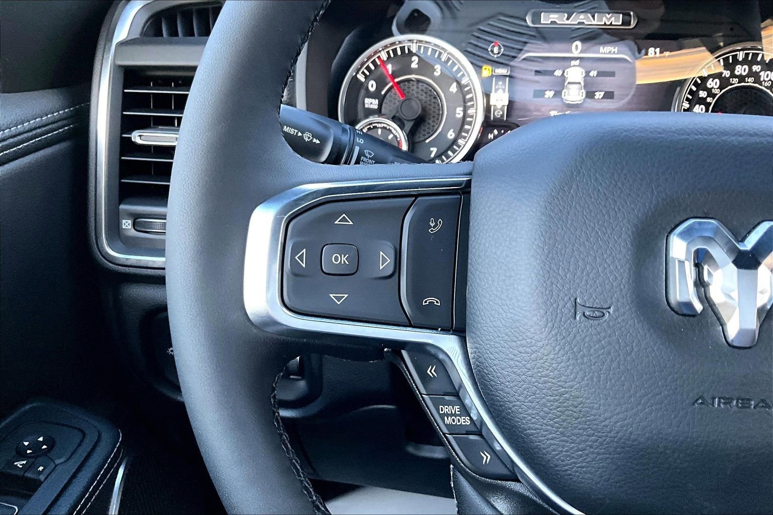 New 2025 RAM 1500 Laramie AWD/4WD image 18
