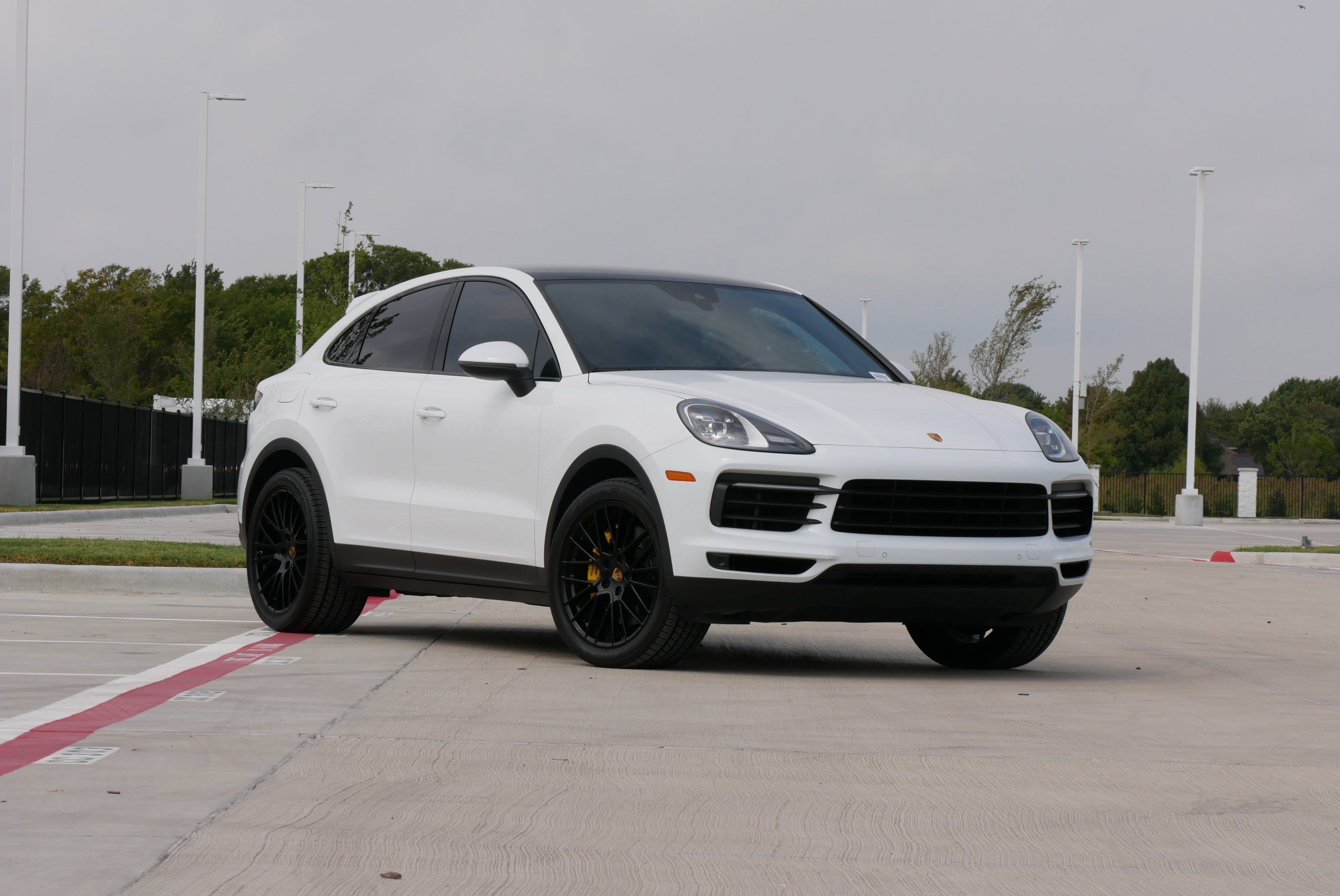 Used 2021 Porsche Cayenne Coupe AWD/4WD image 2