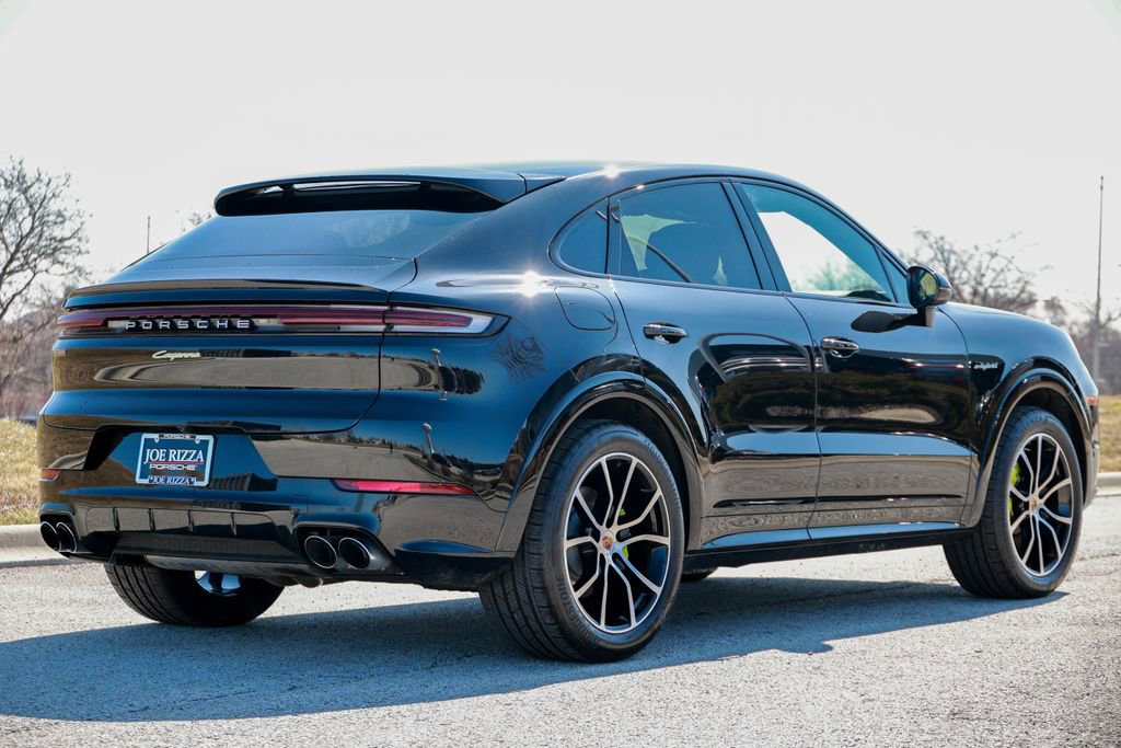 Certified 2025 Porsche Cayenne E-Hybrid Coupe image 12