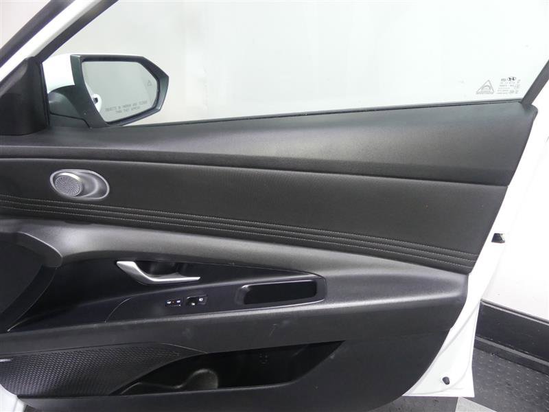 Used 2025 Hyundai Elantra Limited FWD image 19