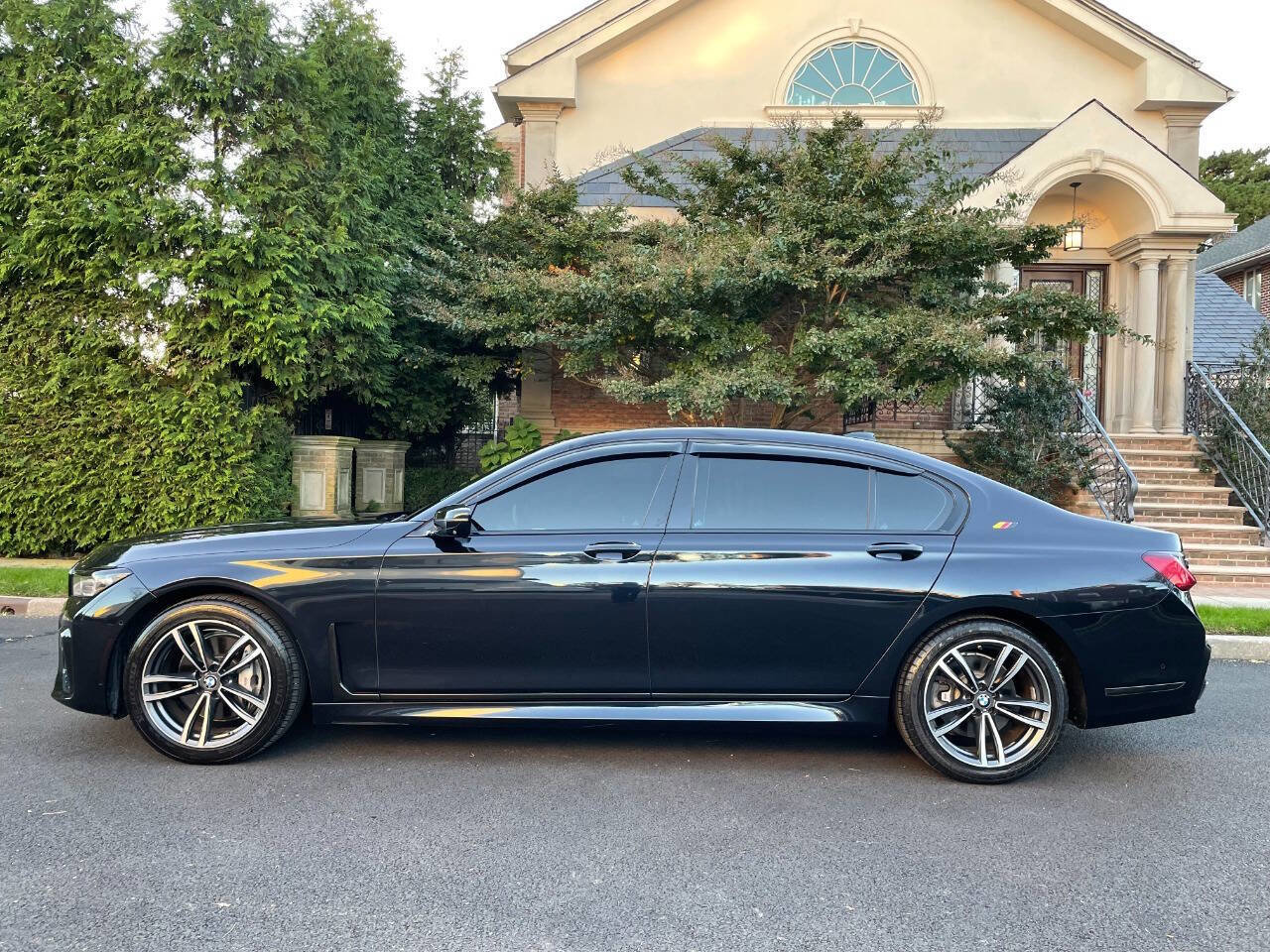 Used 2020 BMW 740i xDrive w/ M Sport Package image 2