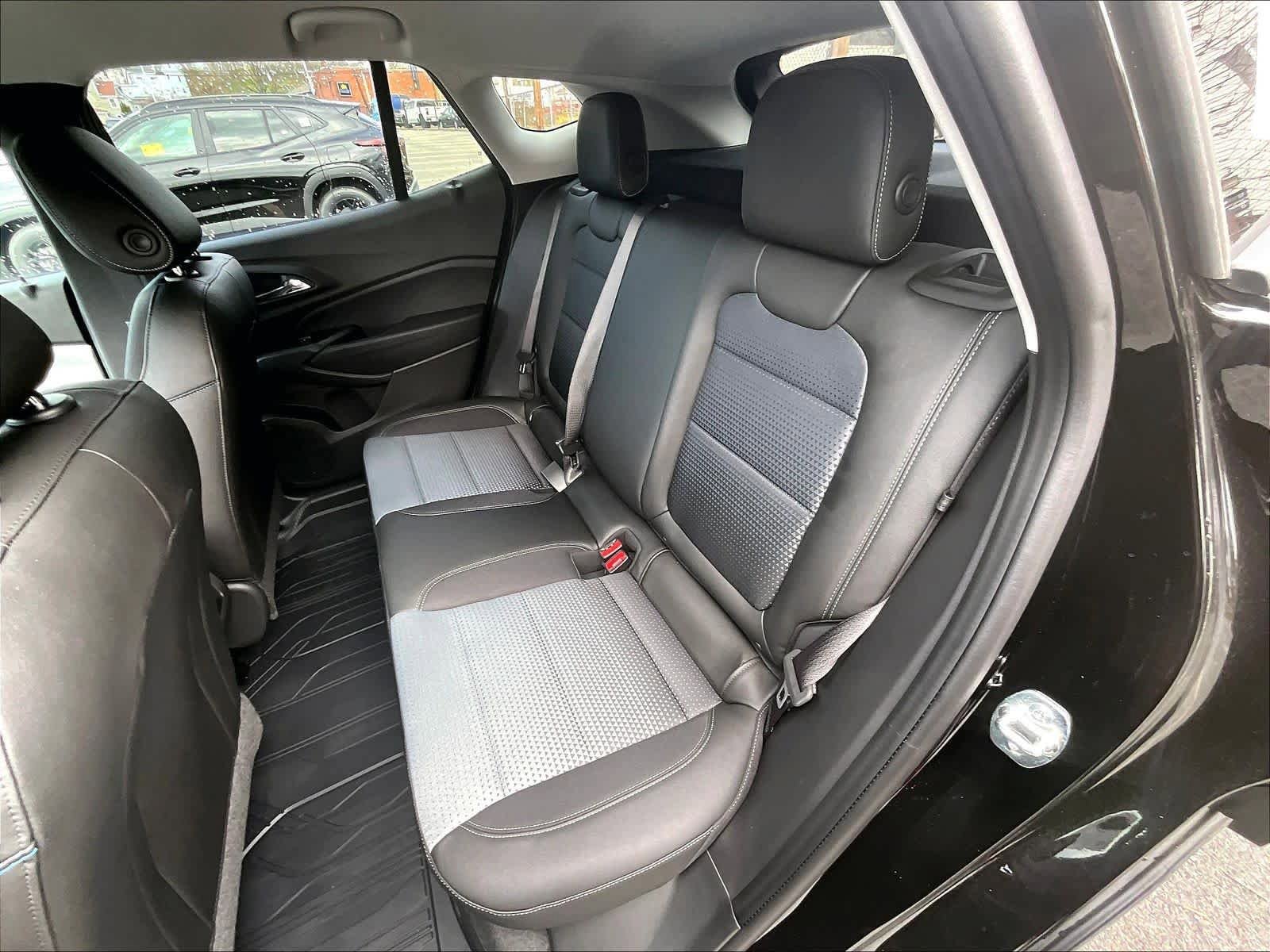New 2026 Chevrolet Trax LT w/ LT Convenience Package FWD image 15