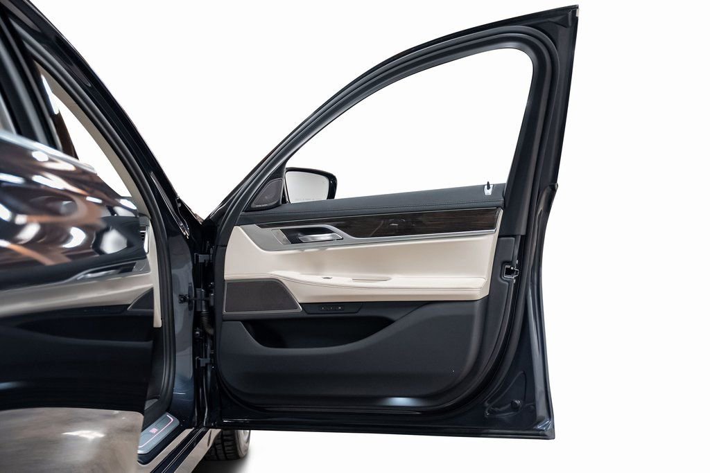 Used 2020 BMW 740i w/ Premium Package image 53