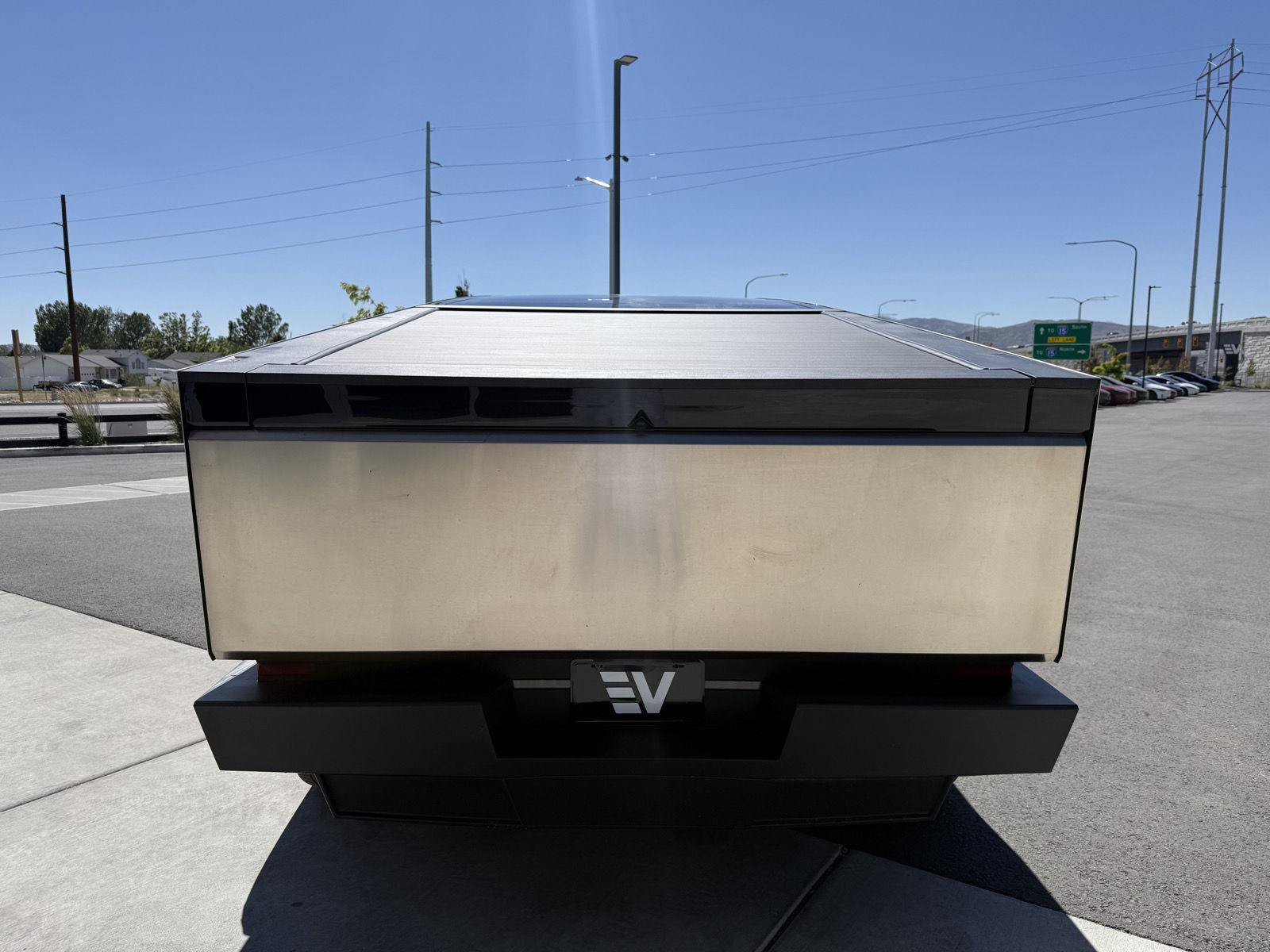 Used 2024 Tesla Cybertruck AWD Crew Cab image 7