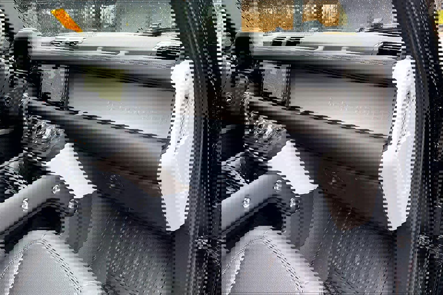 Used 2024 Land Rover Defender 110 S image 19