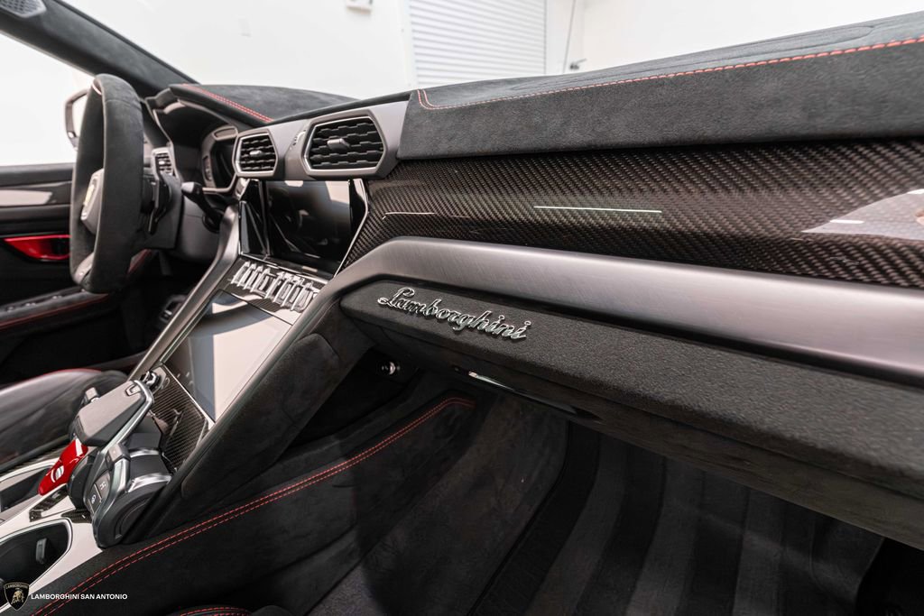 Used 2023 Lamborghini Urus Performante AWD/4WD image 39
