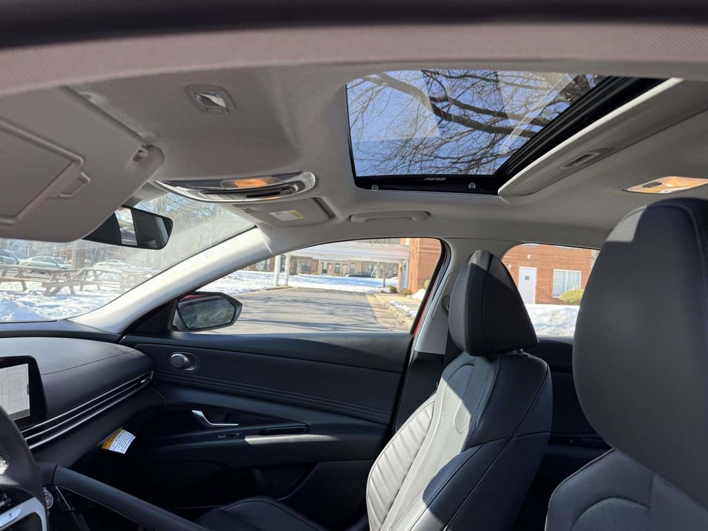 Used 2025 Hyundai Elantra Limited image 20