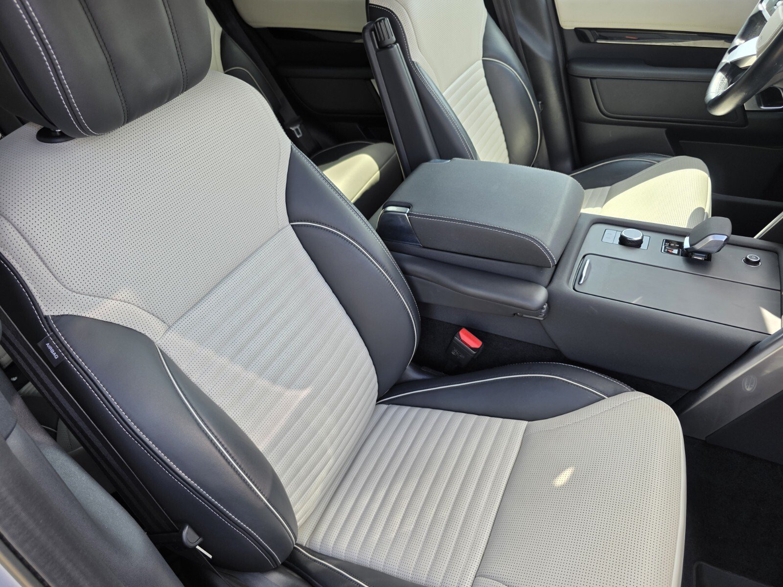 Certified 2023 Land Rover Discovery HSE R-Dynamic AWD/4WD image 29