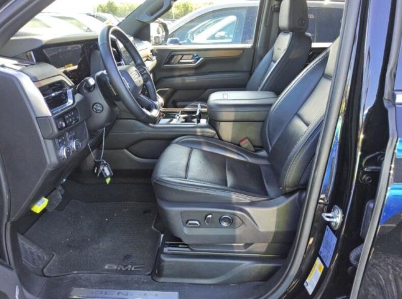Used 2025 GMC Yukon XL Denali AWD/4WD image 5