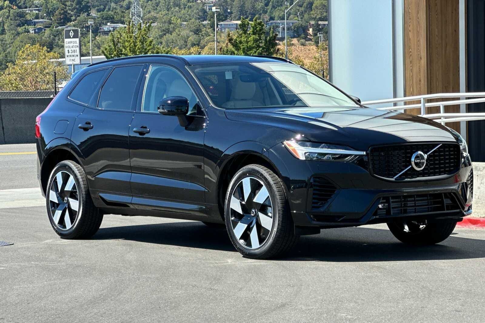 Certified 2025 Volvo XC60 T8 Plus w/ Protection Package Premier AWD/4WD image 9