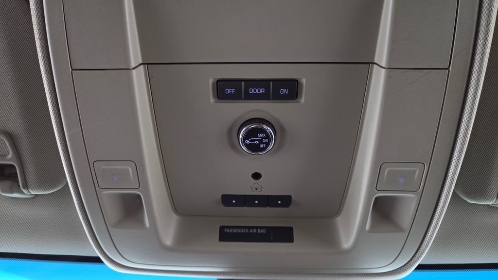 Used 2018 Chevrolet Tahoe LT w/ LT Signature Package AWD/4WD image 26