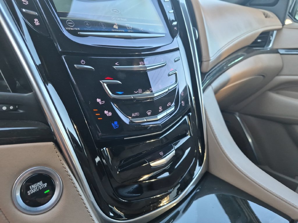 Used 2020 Cadillac Escalade ESV Platinum AWD/4WD image 22