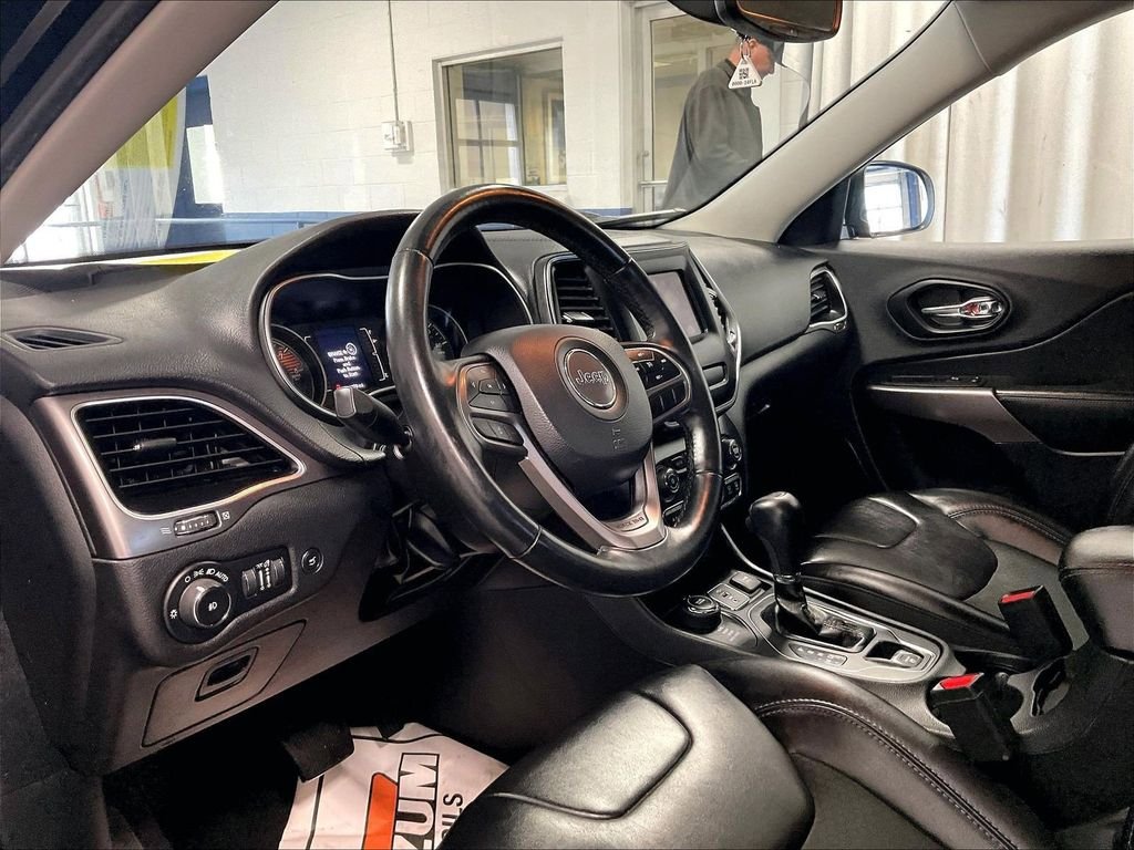 Used 2019 Jeep Cherokee Latitude Plus w/ Comfort/Convenience Group AWD/4WD image 8