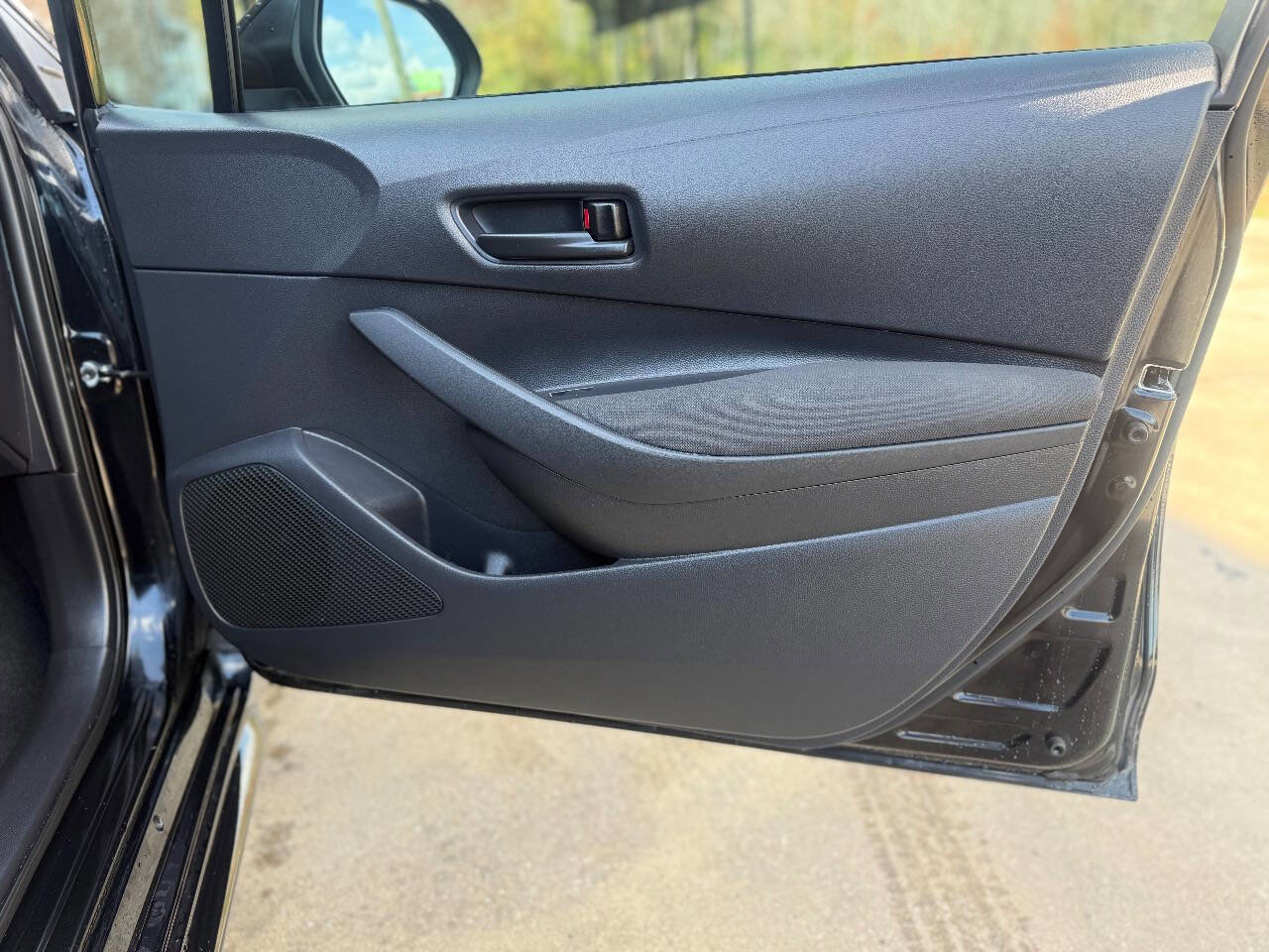 Used 2025 Toyota Corolla LE image 22