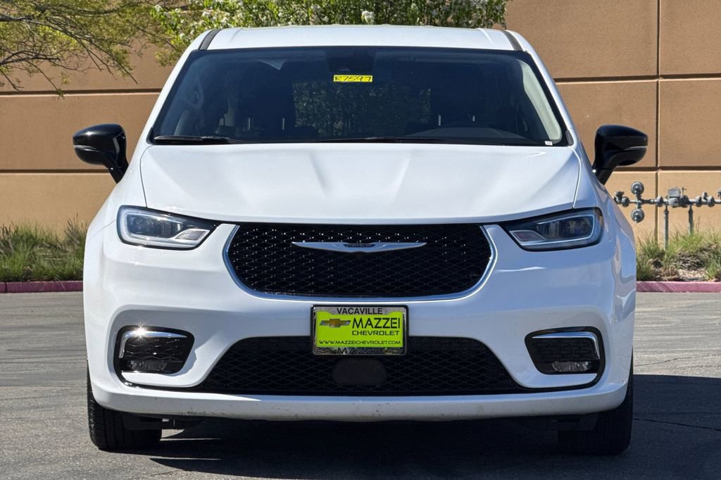 Used 2024 Chrysler Pacifica Touring-L image 7
