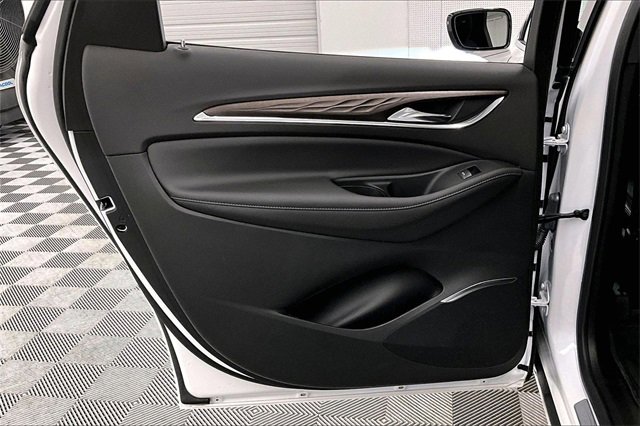 Used 2024 Buick Enclave Avenir image 19