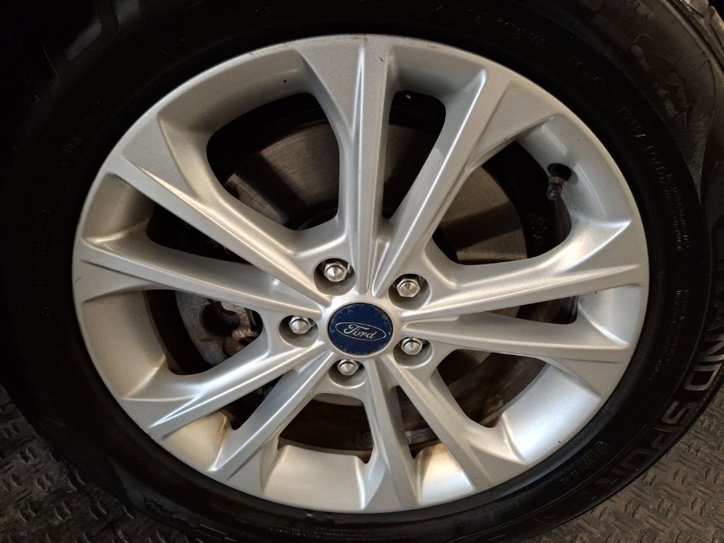 Used 2017 Ford Escape SE image 4