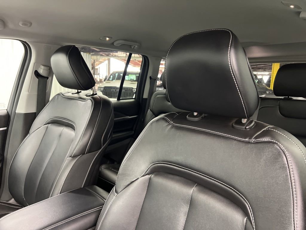 Used 2023 Jeep Grand Cherokee Limited image 17