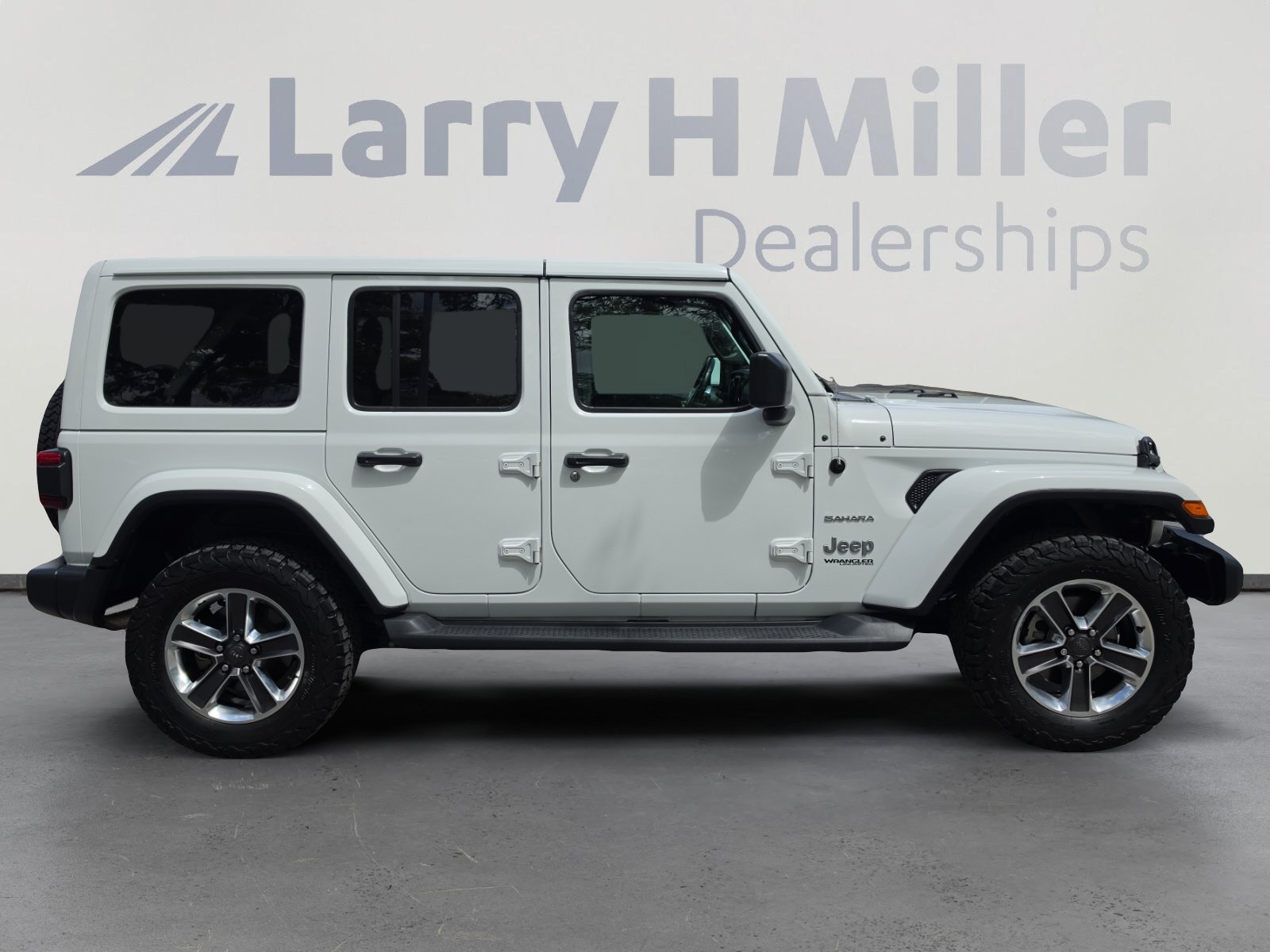 Used 2019 Jeep Wrangler Unlimited Sahara AWD/4WD image 6