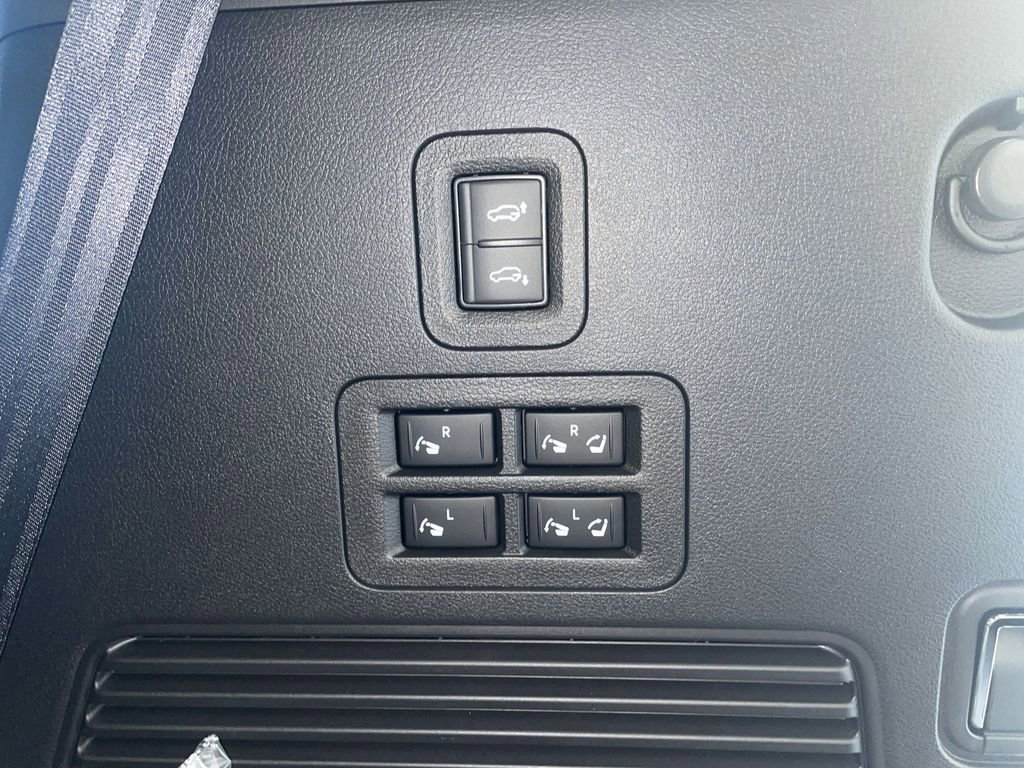 New 2026 Nissan Armada PRO-4X w/ Captain's Chari Seat Package image 18