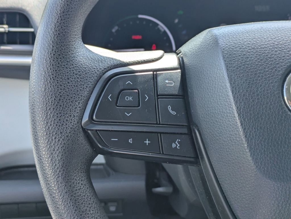 Used 2025 Toyota Sienna LE image 22