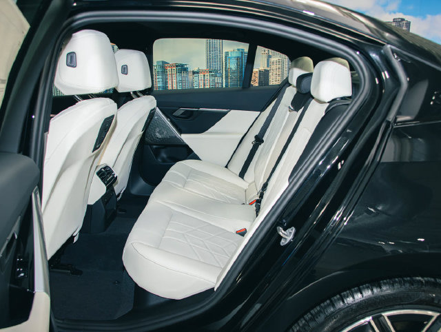New 2027 BMW i5 xDrive40 w/ M Sport Package AWD/4WD image 19