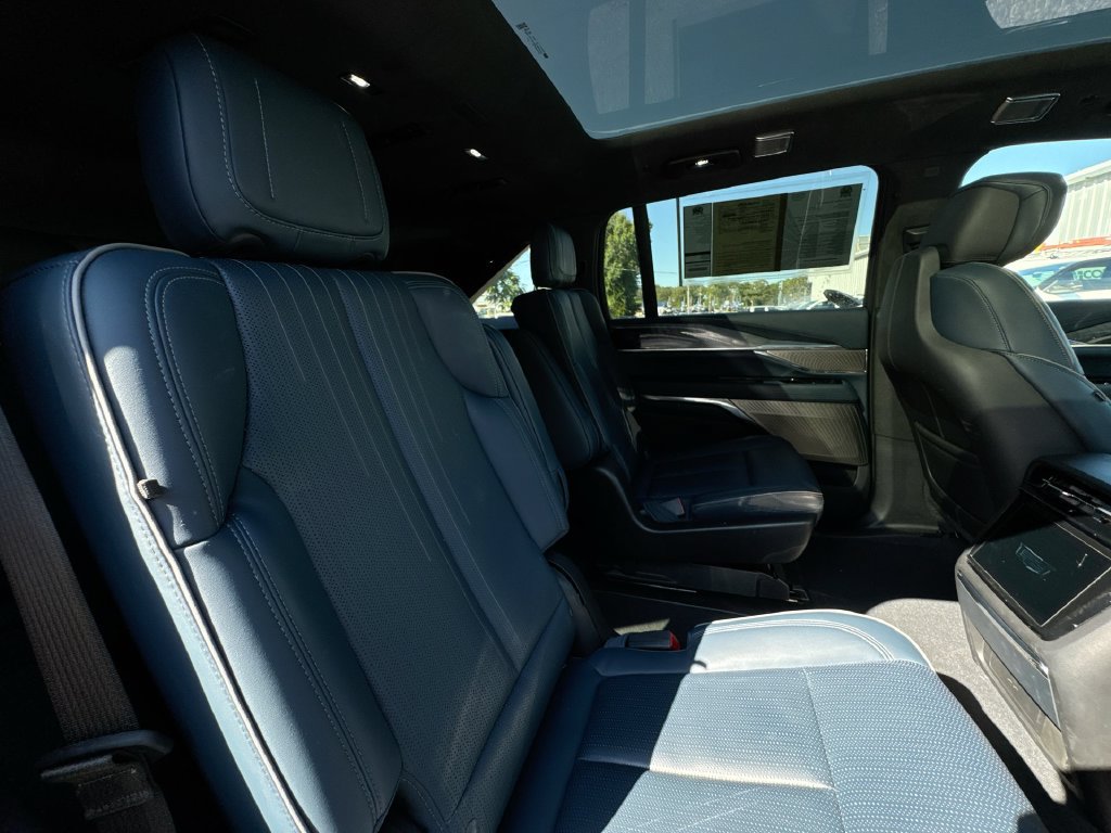 Used 2025 Cadillac Escalade IQ Luxury 2 AWD/4WD image 28