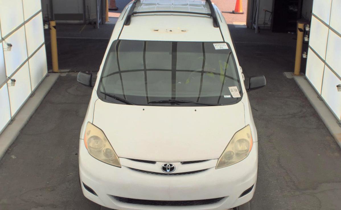 Used 2010 Toyota Sienna CE FWD image 2