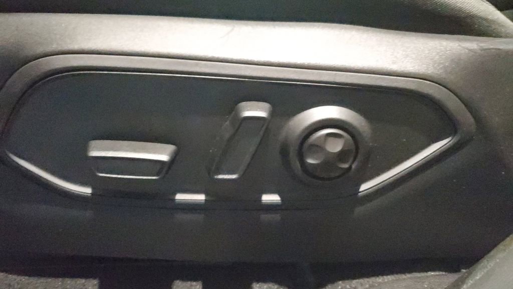 Used 2025 Jeep Grand Cherokee Laredo X image 22