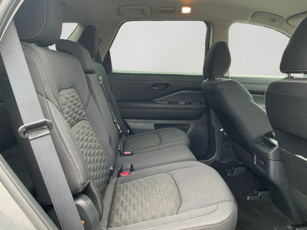 Used 2024 Nissan Pathfinder S w/ Cargo Package image 11