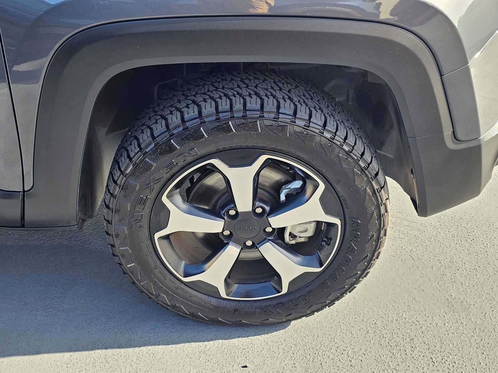 Used 2022 Jeep Renegade Trailhawk AWD/4WD image 9