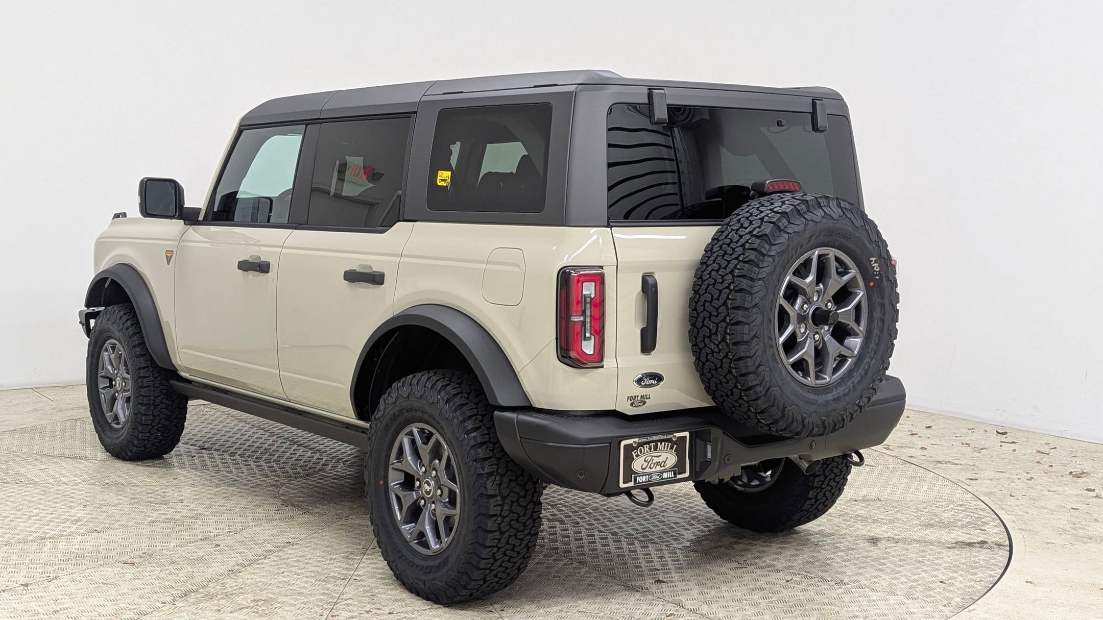 New 2025 Ford Bronco Badlands image 3