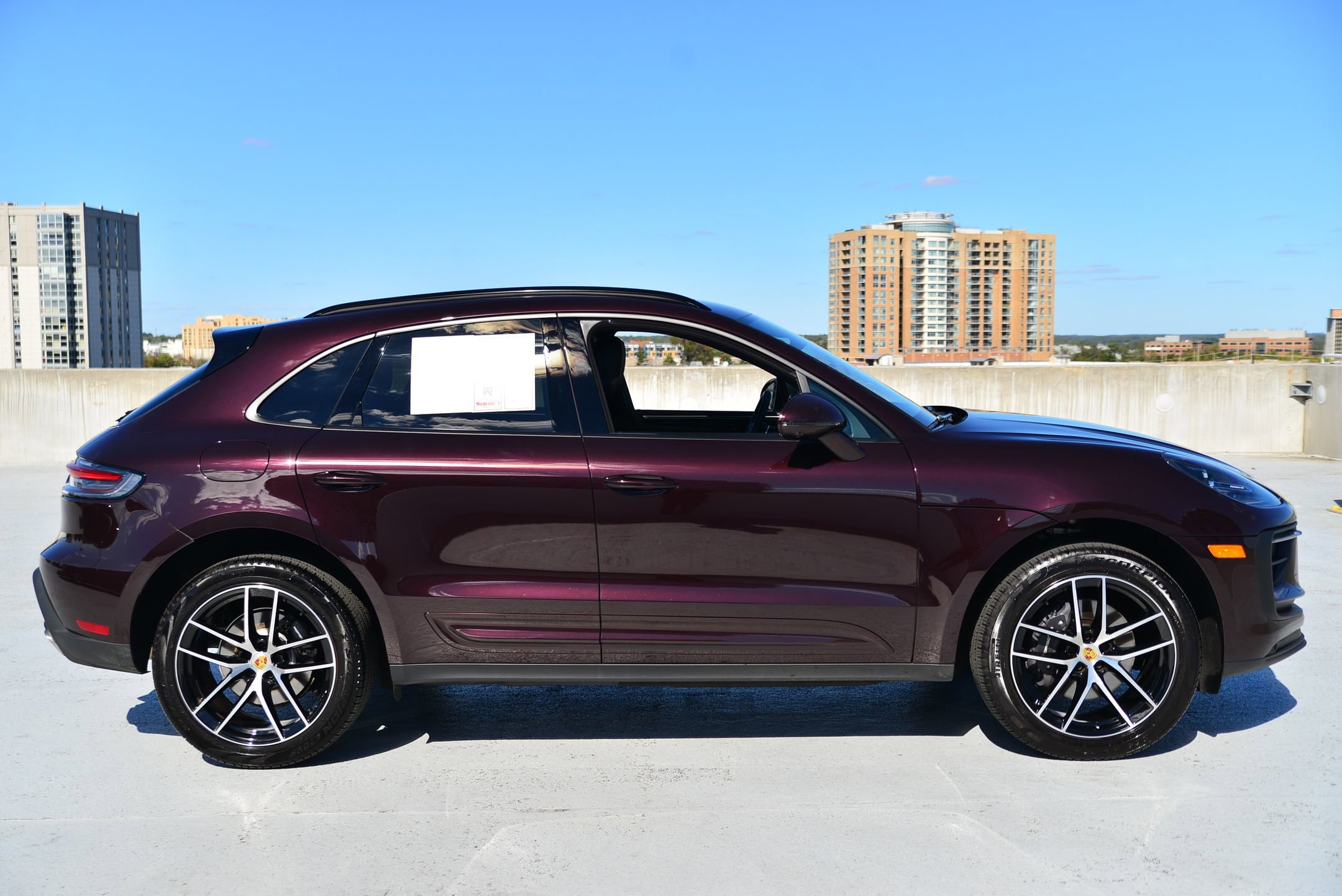 Certified 2025 Porsche Macan image 9