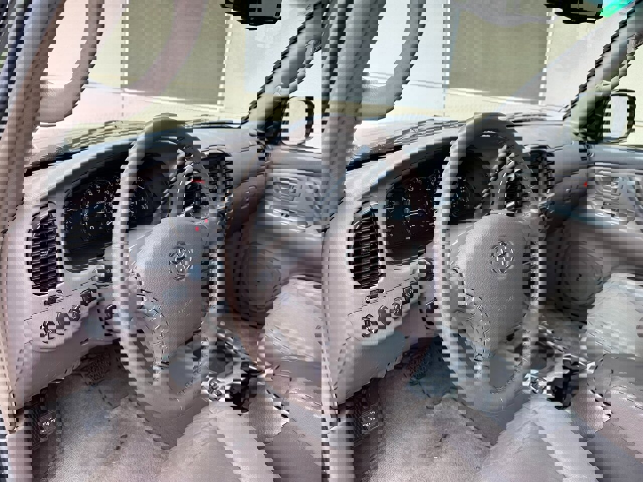 Used 2005 Toyota Sequoia Limited image 13