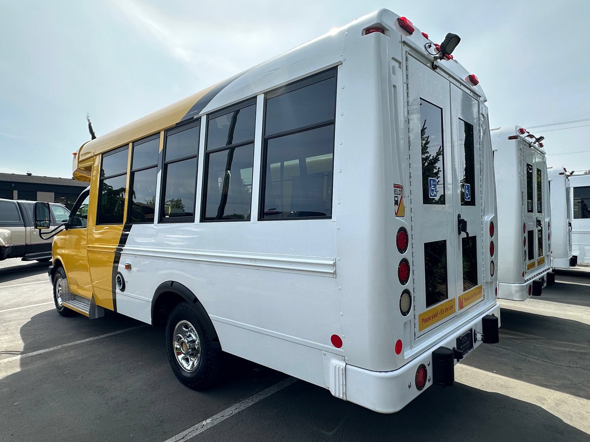 Used 2014 Chevrolet Express 3500 RWD image 3