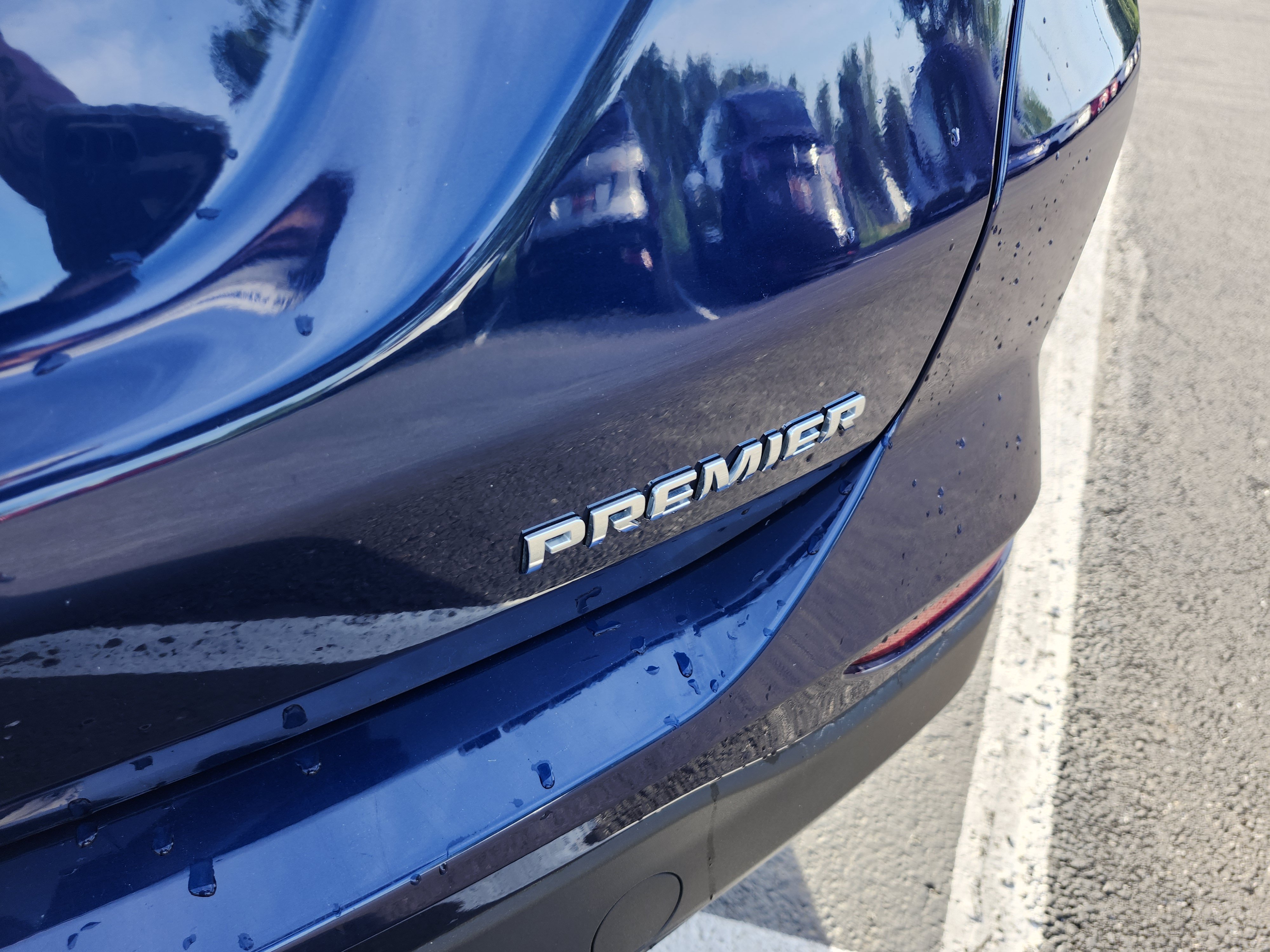 Used 2023 Chevrolet Equinox Premier FWD image 21